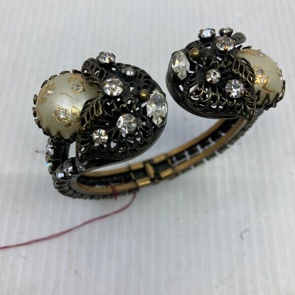 Vtg Hattie Carnegie ? faux pearl clamper bracelet - Picture 1 of 6